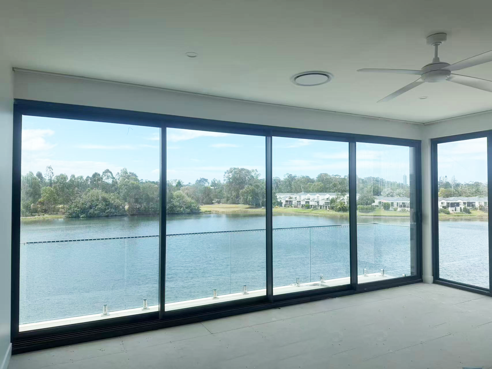 MC100 Sliding Door